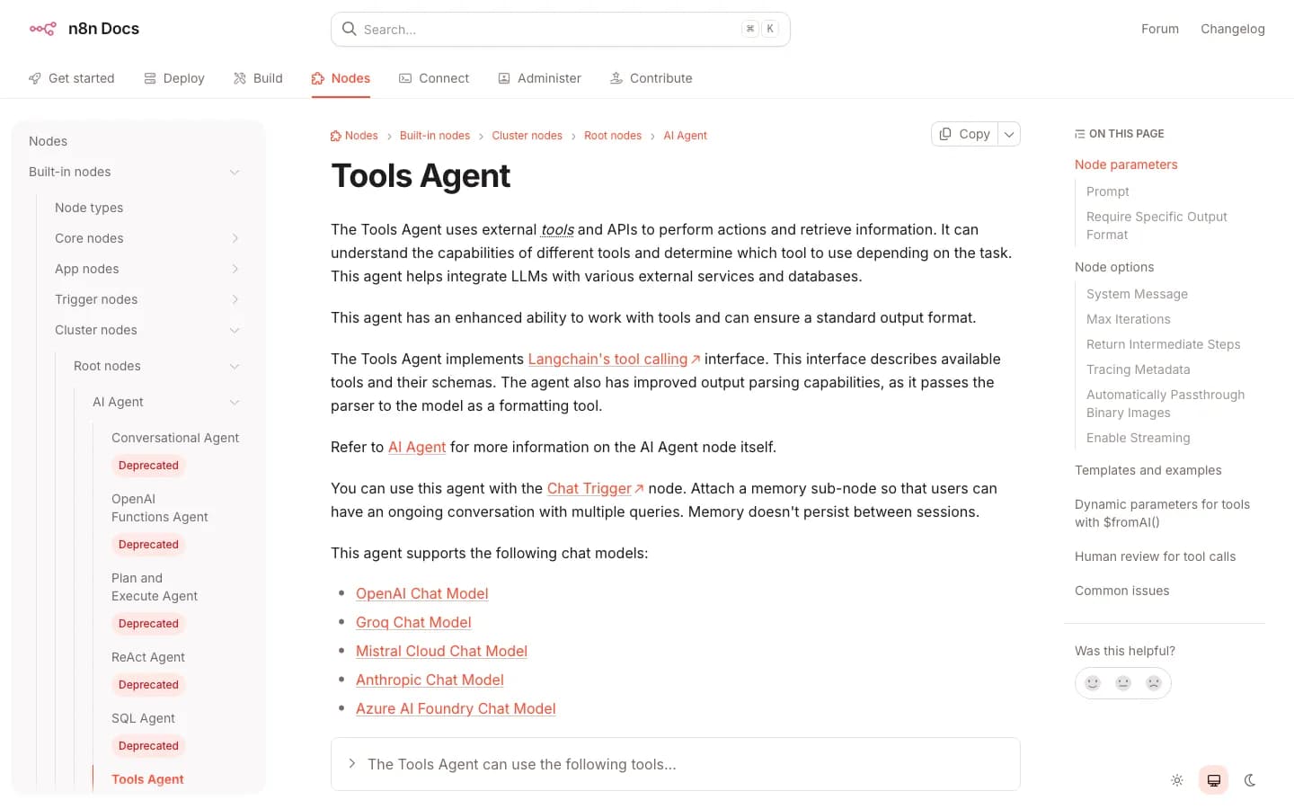 Documentation n8n du Tools Agent : description de l’agent qui choisit parmi des outils externes, mention de la mémoire qui ne persiste pas entre les sessions, liste des modèles de chat pris en charge (OpenAI, Groq, Mistral Cloud, Anthropic, Azure AI Foundry) et options System Message, Max Iterations et Return Intermediate Steps.