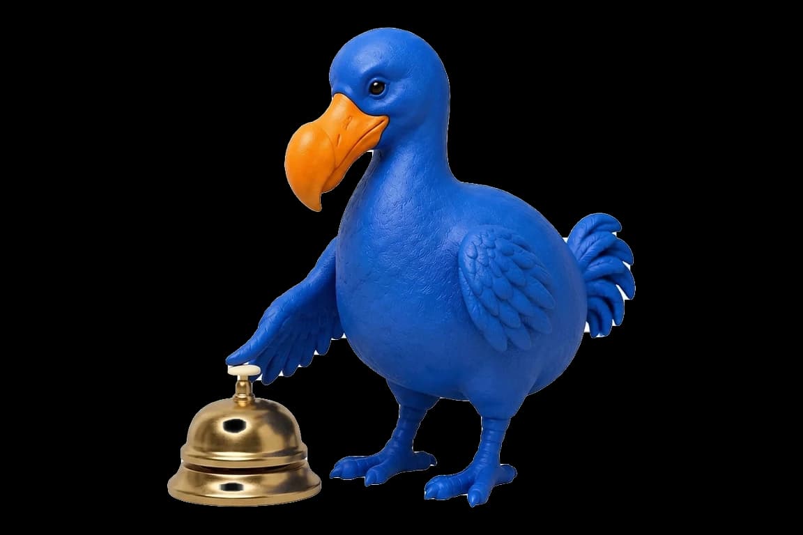 Le dodo bleu presse une sonnette de réception dorée avec une aile.