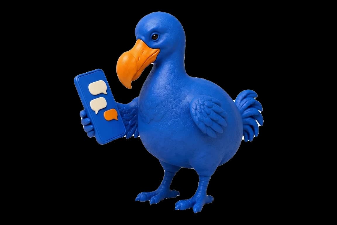 Le dodo bleu tient un smartphone cobalt affichant deux bulles de discussion ivoire et une bulle orange.